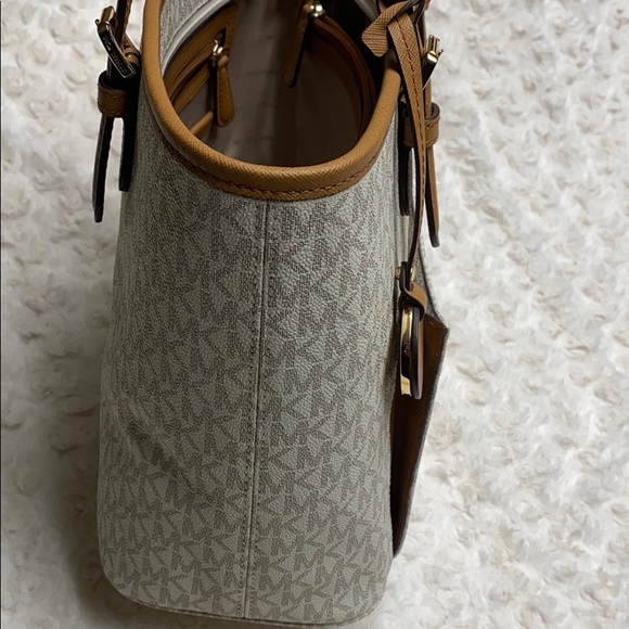 Michael Kors purse - Picture 3 of 9